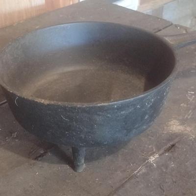 Antique 9" Cast Iron Tripod Pan