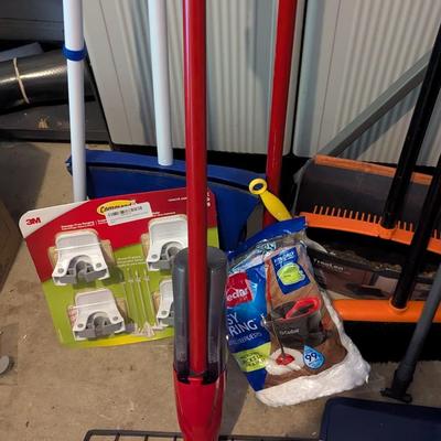 Cleaning Supplies Broom Dust Pans & Mop Bucket (G)