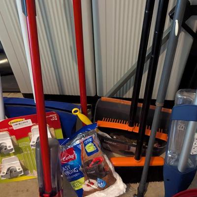 Cleaning Supplies Broom Dust Pans & Mop Bucket (G)