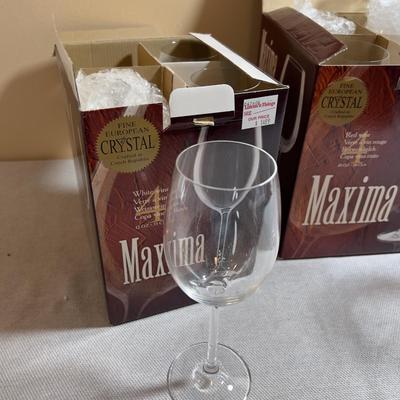 Sale Photo Thumbnail #547: Used. Usable! Good Condition.  Short 1 white Wine Glass. 