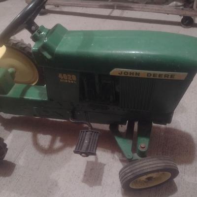 Vintage John Deere Cast Body 4020 Peddle Tractor with Metal Pan Single Axle Pull Wagon