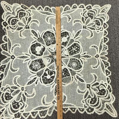 Antique Line Lot. - 5 pieces - large square table cover and 4 round doilies