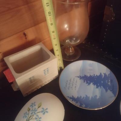 Nice Collection of Ceramic and Glass Home Decor Pieces