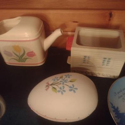 Nice Collection of Ceramic and Glass Home Decor Pieces
