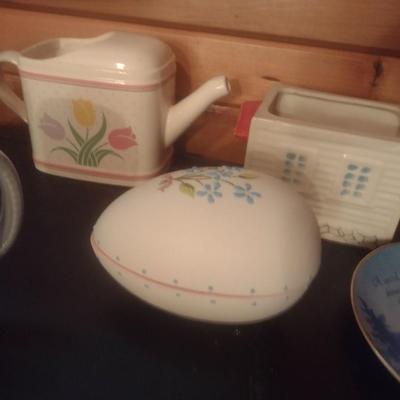 Nice Collection of Ceramic and Glass Home Decor Pieces