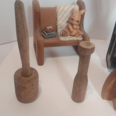 Assortment of Rustic Home Decor Items Includes Corn Husk Dolls and Other