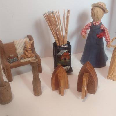 Assortment of Rustic Home Decor Items Includes Corn Husk Dolls and Other