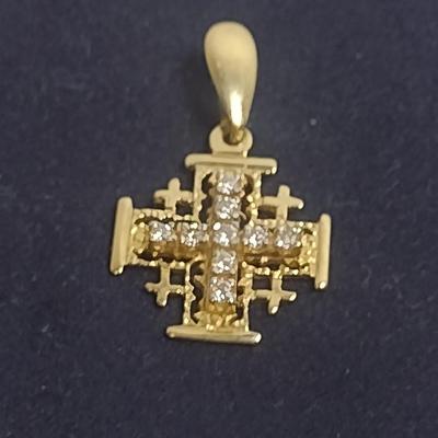 14 Karat Yellow Gold and Diamond Pendant- Approx Total Weight 3.9 Grams (#37)