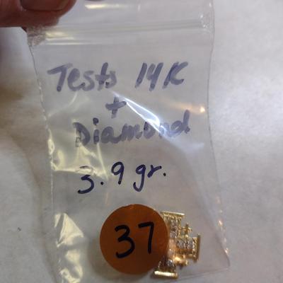 14 Karat Yellow Gold and Diamond Pendant- Approx Total Weight 3.9 Grams (#37)