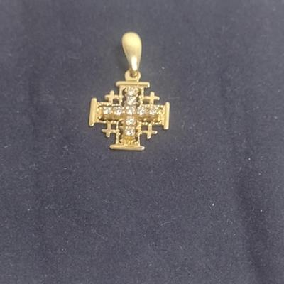 14 Karat Yellow Gold and Diamond Pendant- Approx Total Weight 3.9 Grams (#37)