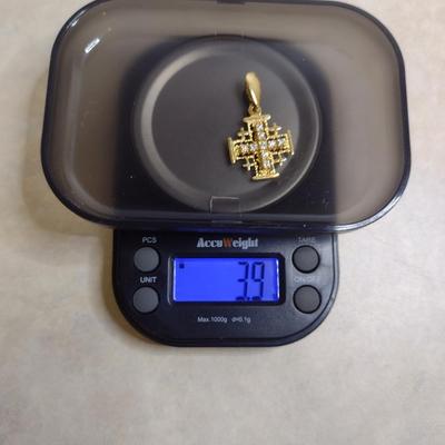 14 Karat Yellow Gold and Diamond Pendant- Approx Total Weight 3.9 Grams (#37)