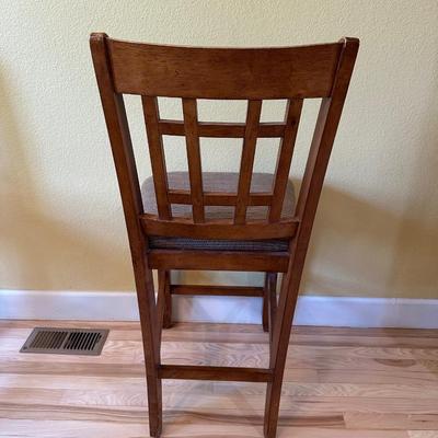 NICE DINING TABLE WITH 4 CHAIRS