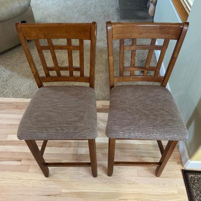 NICE DINING TABLE WITH 4 CHAIRS