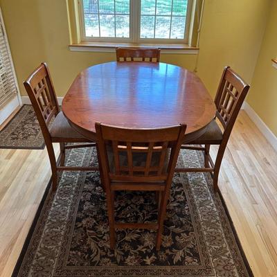 NICE DINING TABLE WITH 4 CHAIRS