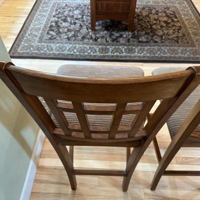 NICE DINING TABLE WITH 4 CHAIRS