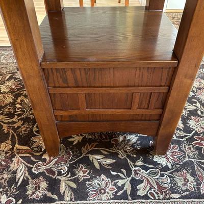 NICE DINING TABLE WITH 4 CHAIRS