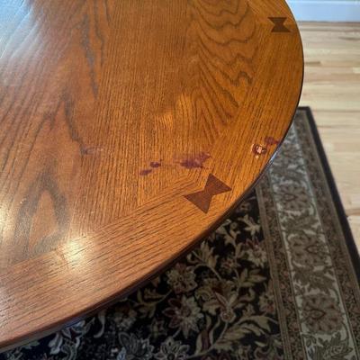 NICE DINING TABLE WITH 4 CHAIRS