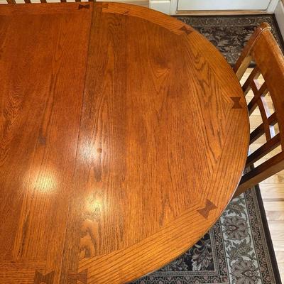NICE DINING TABLE WITH 4 CHAIRS