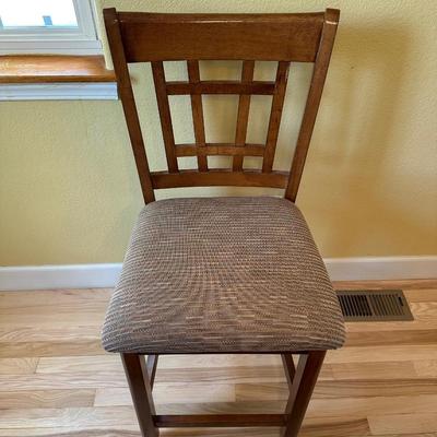 NICE DINING TABLE WITH 4 CHAIRS