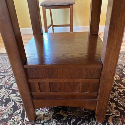 NICE DINING TABLE WITH 4 CHAIRS