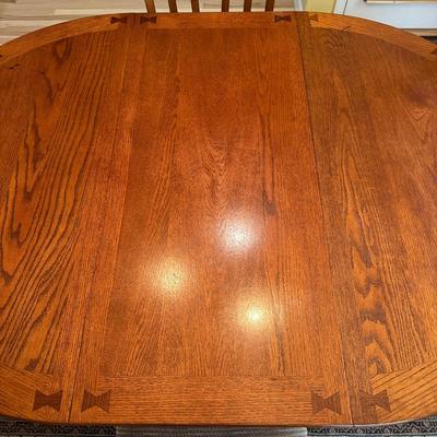 NICE DINING TABLE WITH 4 CHAIRS