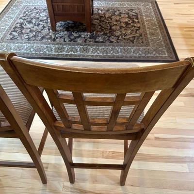 NICE DINING TABLE WITH 4 CHAIRS