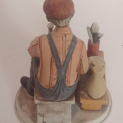 Vintage Procellane d' Arte Pottery Maker 8625 Statuette