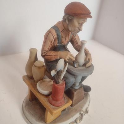 Vintage Procellane d' Arte Pottery Maker 8625 Statuette