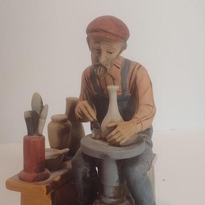 Vintage Procellane d' Arte Pottery Maker 8625 Statuette