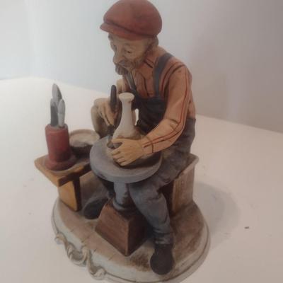 Vintage Procellane d' Arte Pottery Maker 8625 Statuette