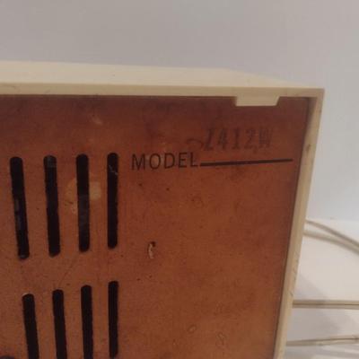 Vintage Bakelite Case Zenith Am/FM Radio in Working Condition