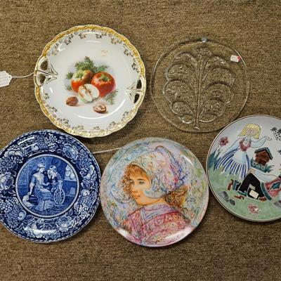 Lot of 5 Decorative Plates Including Orrefors