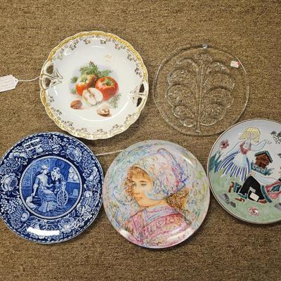 Lot of 5 Decorative Plates Including Orrefors