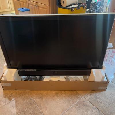 Sale Photo Thumbnail #653: Used. 46" Has a Remote and a stand, in original box for easier moving. 