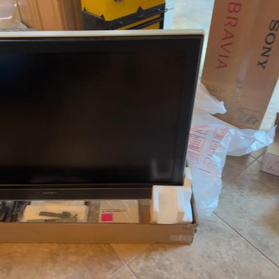 Sale Photo Thumbnail #654: Used. 46" Has a Remote and a stand, in original box for easier moving. 