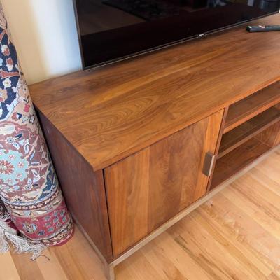 Sale Photo Thumbnail #669: Measures 63 X 20 X 26" Good Condition. 