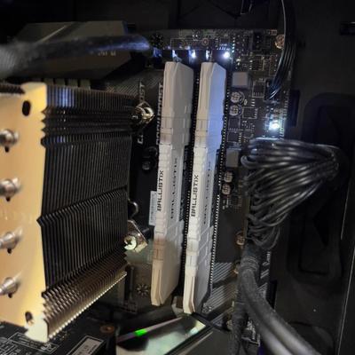 Sale Photo Thumbnail #1091: Does not have an operating system installed. SOOO! Does not include Monitor Either!!!! 