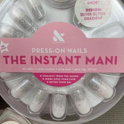 Olive & June Press On Nails Short Length