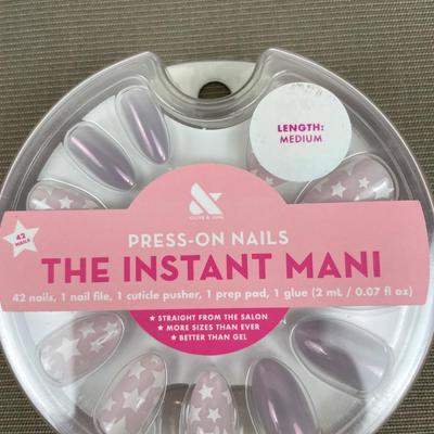 Olive & June Press On Nails Medium Length