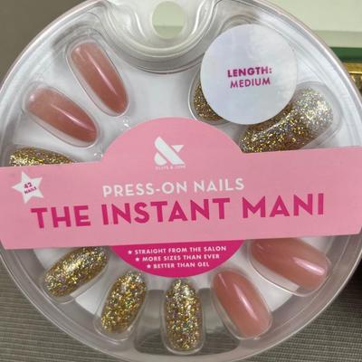 Olive & June Press On Nails Medium Length