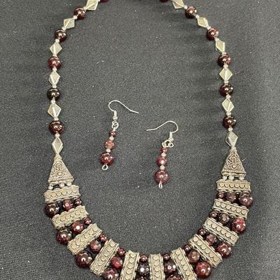 Nice Silver tone Necklace and Earrings Set