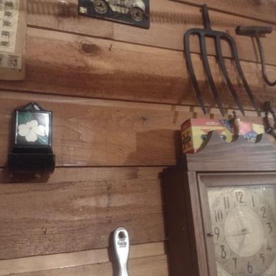 Collection of Primitive and Vintage Collectible Rustic and Farmhouse Items Choice E