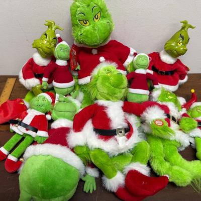 The Grinch that Stole Christmas Plush Lot many different sizes