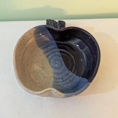 Sky Top Orchard Pottery Apple Bowl Flat Rock NC (K)