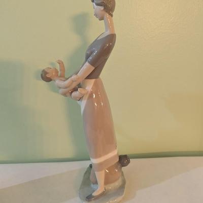 Ladro Figures The Dress Maker & Motherhood
