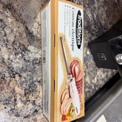 Sale Photo Thumbnail #865: Knife block, electric knife