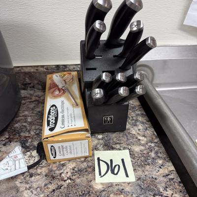 Sale Photo Thumbnail #864: Knife block, electric knife