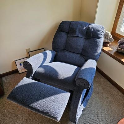 Swivel Push Back Style Recliner (LR-JS)