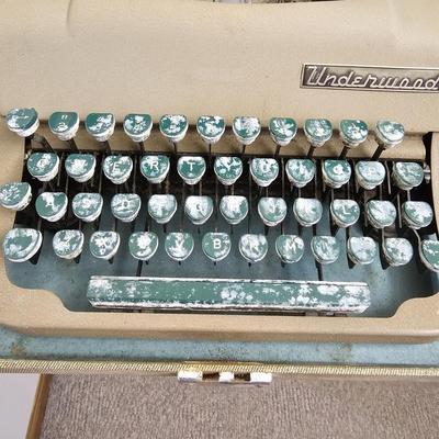 Vintage Underwood & Royal Portable Typewriters (PC-JS)