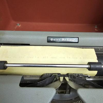 Vintage Underwood & Royal Portable Typewriters (PC-JS)